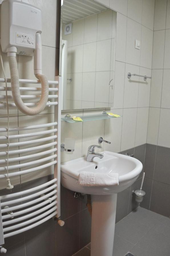 Aquarius Appartement Budva Buitenkant foto
