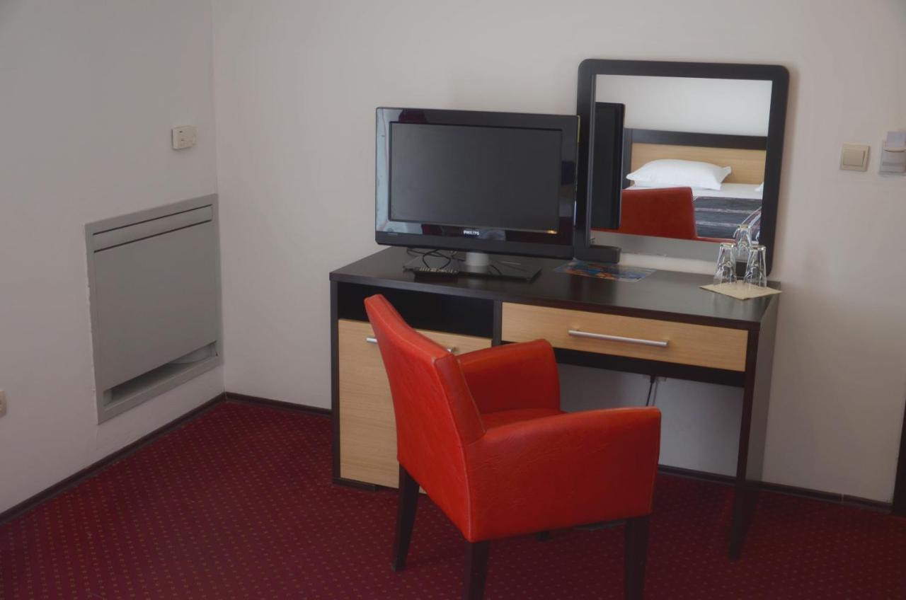 Aquarius Appartement Budva Buitenkant foto
