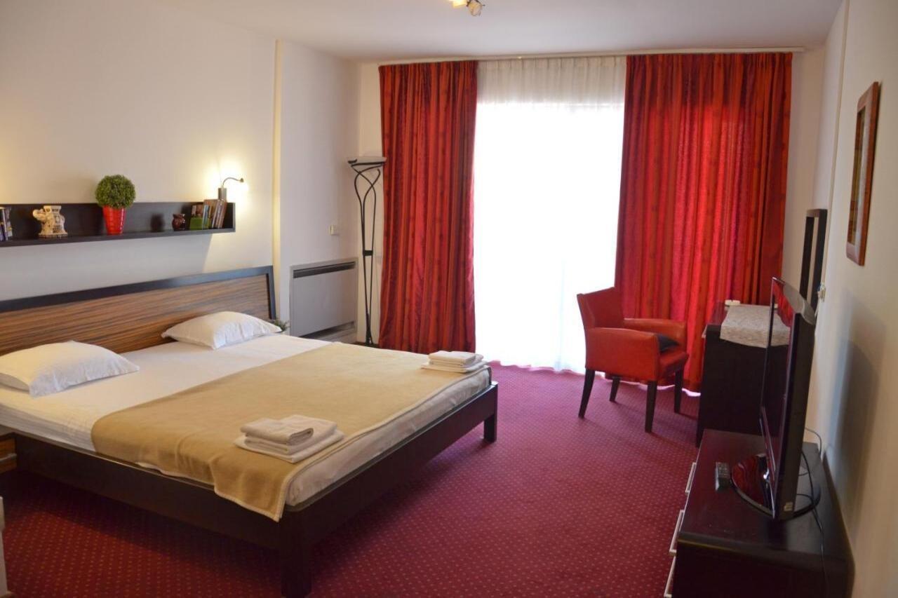 Aquarius Appartement Budva Buitenkant foto